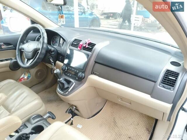 Белый Хонда СРВ, объемом двигателя 2.2 л и пробегом 228 тыс. км за 13100 $, фото 18 на Automoto.ua