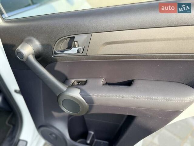 Белый Хонда СРВ, объемом двигателя 2.2 л и пробегом 195 тыс. км за 15800 $, фото 36 на Automoto.ua