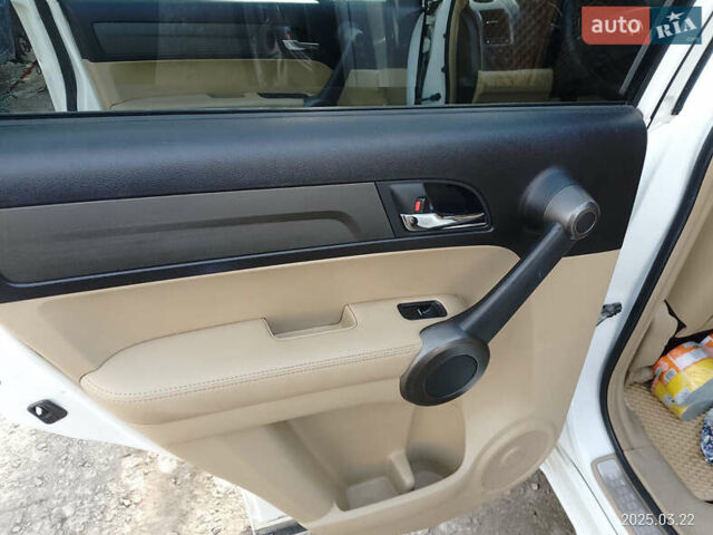 Белый Хонда СРВ, объемом двигателя 2.2 л и пробегом 228 тыс. км за 13300 $, фото 20 на Automoto.ua