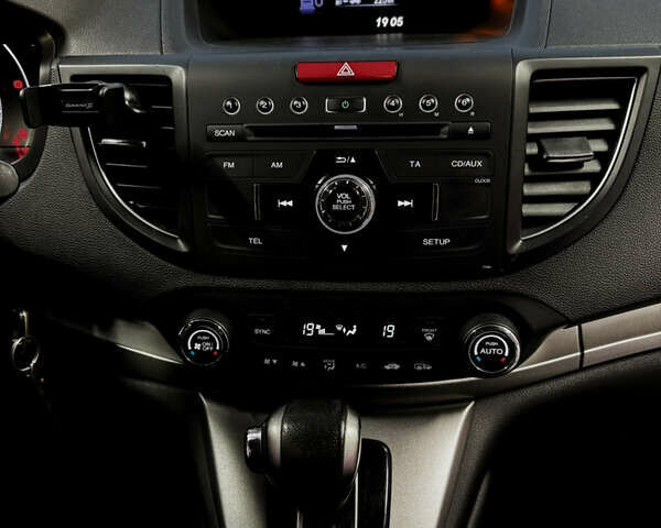 Белый Хонда СРВ, объемом двигателя 2.2 л и пробегом 208 тыс. км за 17200 $, фото 14 на Automoto.ua