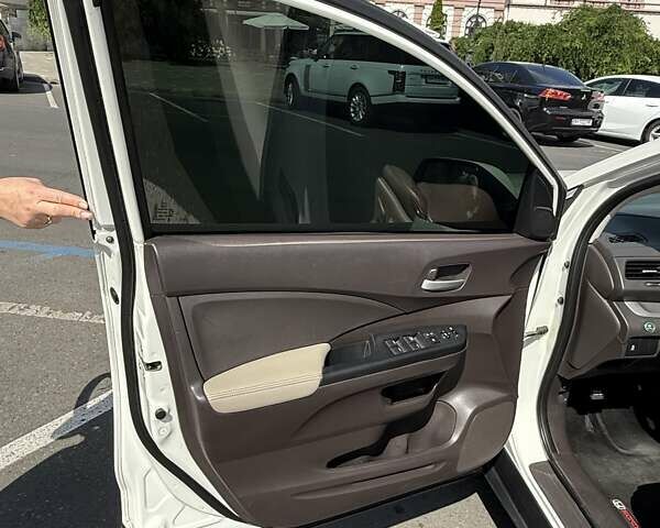 Белый Хонда СРВ, объемом двигателя 2.35 л и пробегом 316 тыс. км за 15000 $, фото 9 на Automoto.ua