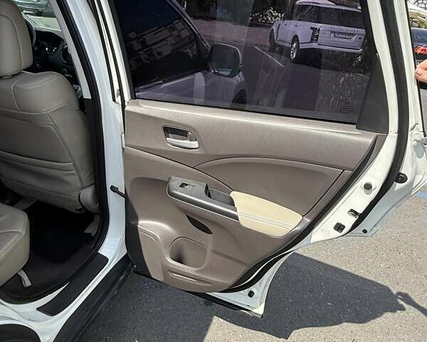 Белый Хонда СРВ, объемом двигателя 2.35 л и пробегом 316 тыс. км за 15000 $, фото 6 на Automoto.ua