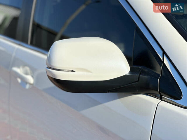 Белый Хонда СРВ, объемом двигателя 2.35 л и пробегом 200 тыс. км за 16800 $, фото 9 на Automoto.ua