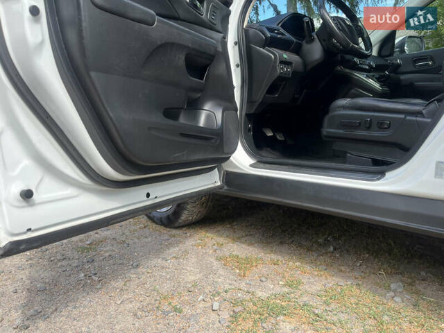 Белый Хонда СРВ, объемом двигателя 2.2 л и пробегом 250 тыс. км за 18799 $, фото 45 на Automoto.ua