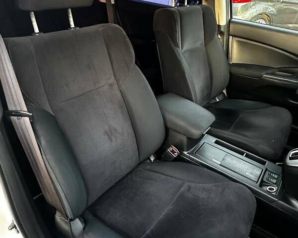 Белый Хонда СРВ, объемом двигателя 2.35 л и пробегом 175 тыс. км за 16500 $, фото 15 на Automoto.ua