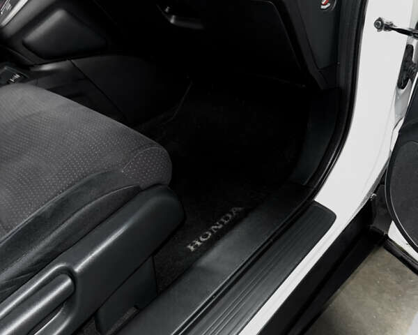 Белый Хонда СРВ, объемом двигателя 2.2 л и пробегом 208 тыс. км за 17200 $, фото 11 на Automoto.ua