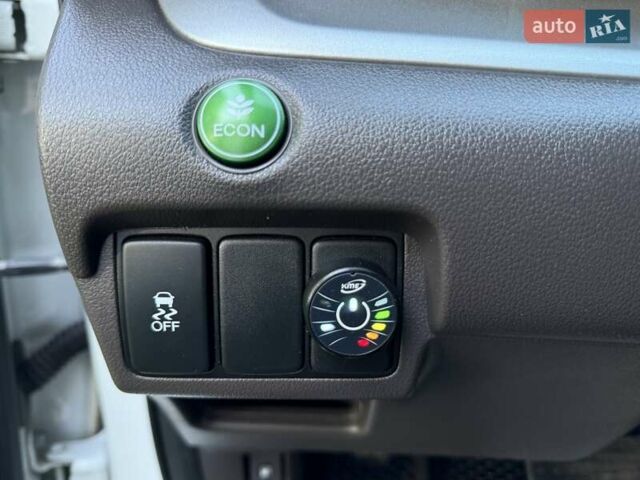 Білий Хонда СРВ, об'ємом двигуна 2.35 л та пробігом 150 тис. км за 14000 $, фото 29 на Automoto.ua