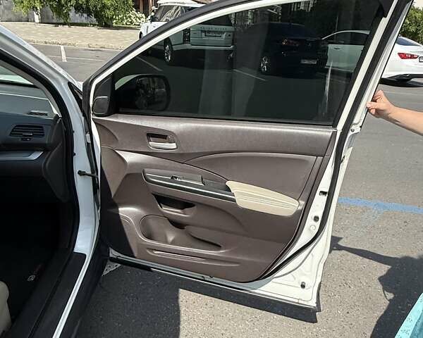 Белый Хонда СРВ, объемом двигателя 2.35 л и пробегом 316 тыс. км за 15000 $, фото 7 на Automoto.ua