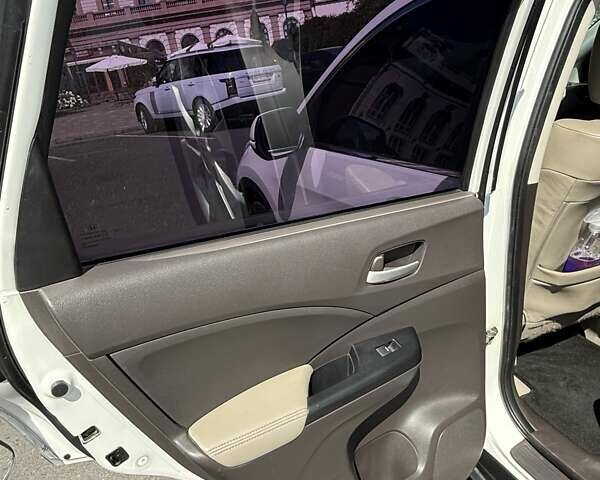 Белый Хонда СРВ, объемом двигателя 2.35 л и пробегом 316 тыс. км за 15000 $, фото 5 на Automoto.ua
