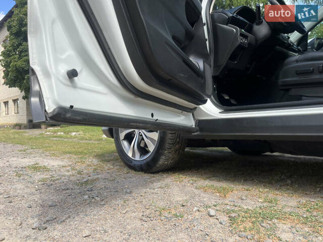 Белый Хонда СРВ, объемом двигателя 2.2 л и пробегом 250 тыс. км за 18799 $, фото 44 на Automoto.ua