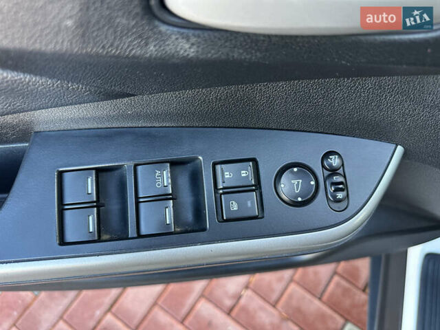 Белый Хонда СРВ, объемом двигателя 2.35 л и пробегом 200 тыс. км за 16800 $, фото 12 на Automoto.ua