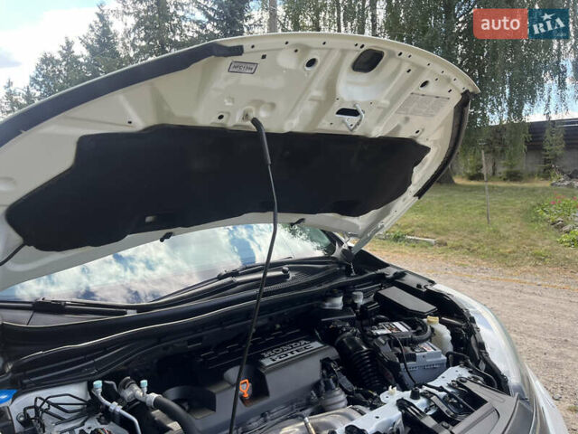 Белый Хонда СРВ, объемом двигателя 2.2 л и пробегом 250 тыс. км за 18799 $, фото 71 на Automoto.ua