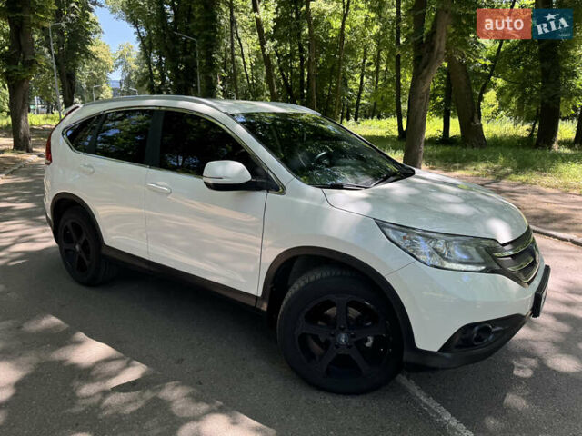 Белый Хонда СРВ, объемом двигателя 2.35 л и пробегом 200 тыс. км за 15500 $, фото 1 на Automoto.ua