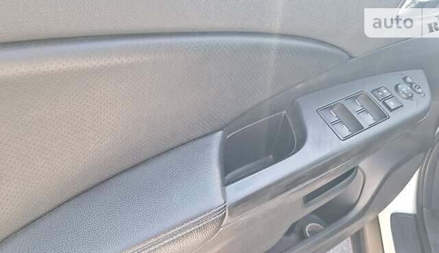 Белый Хонда СРВ, объемом двигателя 2.2 л и пробегом 238 тыс. км за 16500 $, фото 24 на Automoto.ua