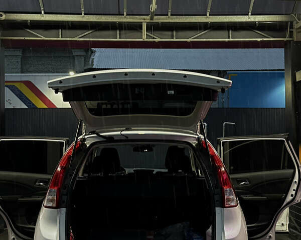 Белый Хонда СРВ, объемом двигателя 2.2 л и пробегом 208 тыс. км за 17200 $, фото 8 на Automoto.ua