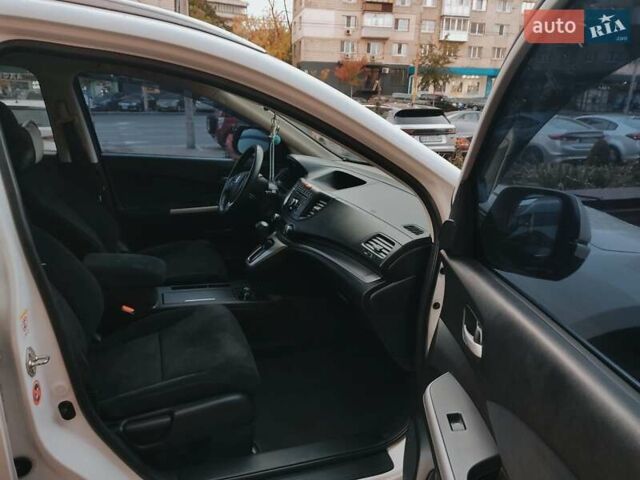 Белый Хонда СРВ, объемом двигателя 2.35 л и пробегом 94 тыс. км за 18200 $, фото 20 на Automoto.ua