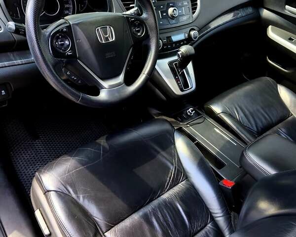 Белый Хонда СРВ, объемом двигателя 2.35 л и пробегом 200 тыс. км за 16000 $, фото 5 на Automoto.ua