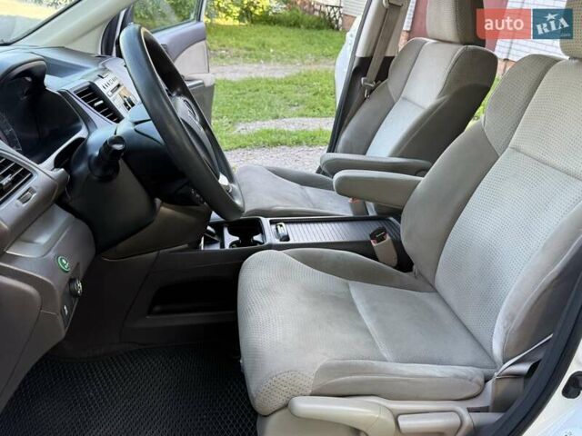 Білий Хонда СРВ, об'ємом двигуна 2.35 л та пробігом 150 тис. км за 14000 $, фото 27 на Automoto.ua