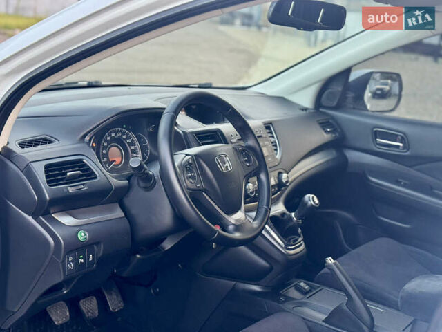Хонда СРВ 2014 в Калуше на Automoto.ua Белый Хонда СРВ, объемом двигателя 1.6 л и пробегом 191 тыс. км за 14900 $, фото 27 на Automoto.ua