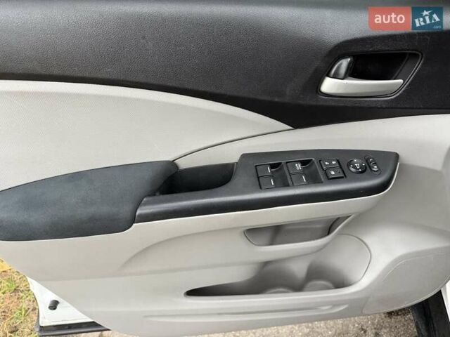 Хонда СРВ 2015 в Киеве на Automoto.ua Белый Хонда СРВ, объемом двигателя 2.4 л и пробегом 171 тыс. км за 14900 $, фото 36 на Automoto.ua