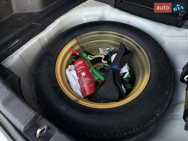 Белый Хонда СРВ, объемом двигателя 1.6 л и пробегом 176 тыс. км за 17890 $, фото 63 на Automoto.ua