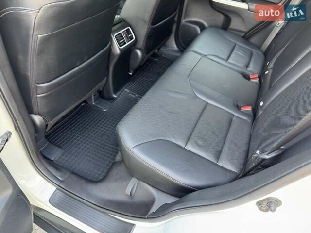 Хонда СРВ 2015 в Киеве на Automoto.ua Белый Хонда СРВ, объемом двигателя 2.36 л и пробегом 99 тыс. км за 19500 $, фото 18 на Automoto.ua