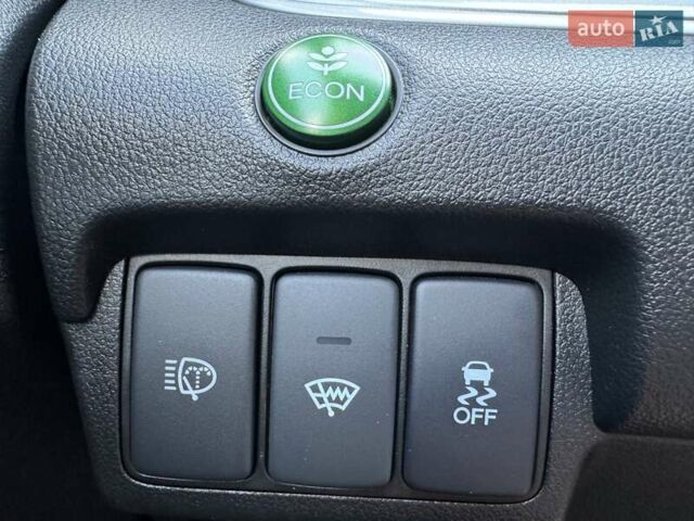 Хонда СРВ 2015 в Киеве на Automoto.ua Белый Хонда СРВ, объемом двигателя 2.36 л и пробегом 99 тыс. км за 19500 $, фото 27 на Automoto.ua