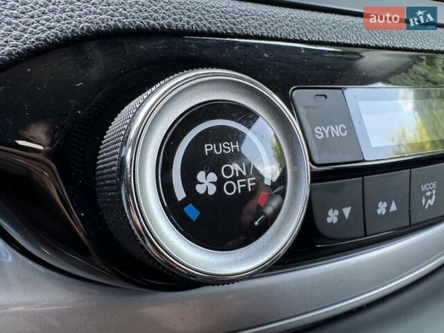 Хонда СРВ 2015 в Киеве на Automoto.ua Белый Хонда СРВ, объемом двигателя 2.36 л и пробегом 99 тыс. км за 19500 $, фото 26 на Automoto.ua