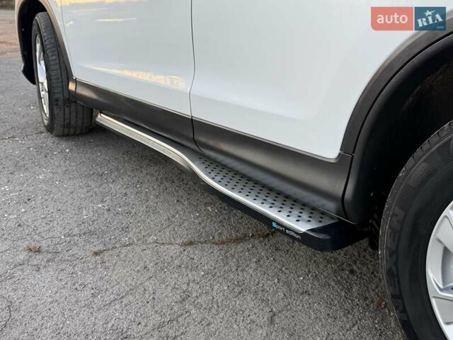 Белый Хонда СРВ, объемом двигателя 1.6 л и пробегом 176 тыс. км за 17890 $, фото 6 на Automoto.ua