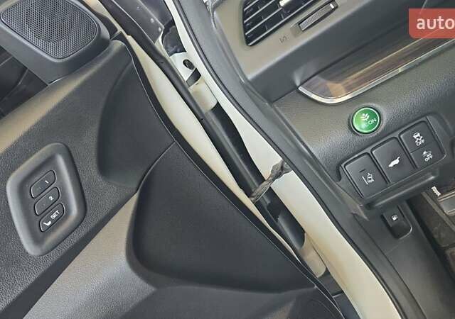 Белый Хонда СРВ, объемом двигателя 2.36 л и пробегом 89 тыс. км за 17500 $, фото 12 на Automoto.ua