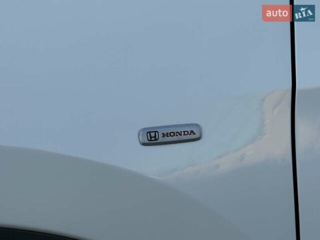 Белый Хонда СРВ, объемом двигателя 1.6 л и пробегом 176 тыс. км за 17890 $, фото 8 на Automoto.ua