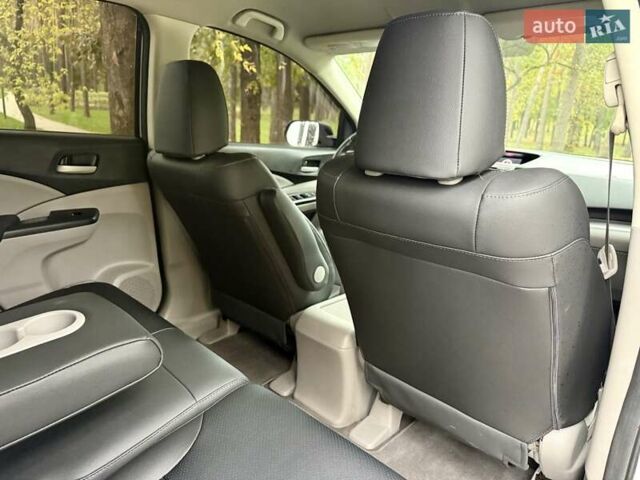 Хонда СРВ 2015 в Киеве на Automoto.ua Белый Хонда СРВ, объемом двигателя 2.4 л и пробегом 171 тыс. км за 14900 $, фото 25 на Automoto.ua