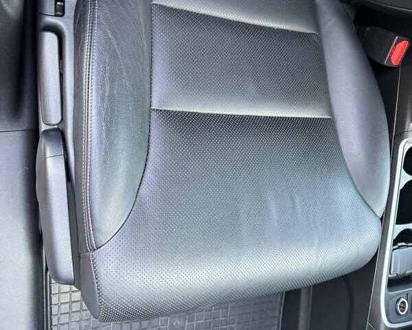 Хонда СРВ 2015 в Киеве на Automoto.ua Белый Хонда СРВ, объемом двигателя 2.36 л и пробегом 99 тыс. км за 19500 $, фото 17 на Automoto.ua