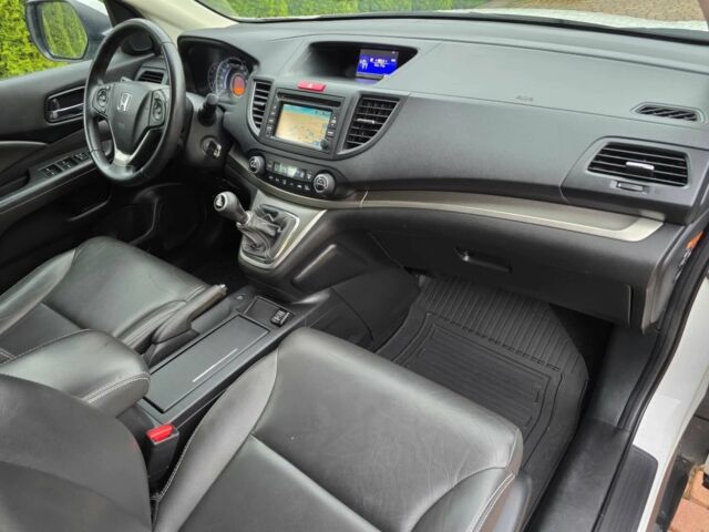 Белый Хонда СРВ, объемом двигателя 1.6 л и пробегом 76 тыс. км за 4000 $, фото 8 на Automoto.ua