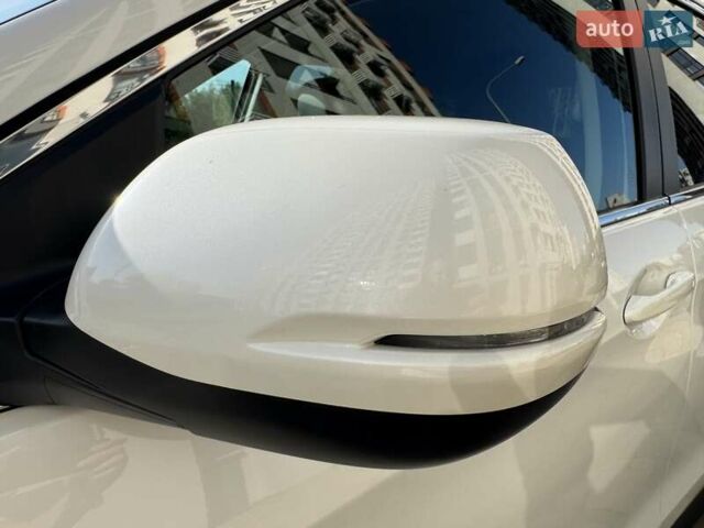 Хонда СРВ 2015 в Киеве на Automoto.ua Белый Хонда СРВ, объемом двигателя 2.36 л и пробегом 99 тыс. км за 19500 $, фото 11 на Automoto.ua