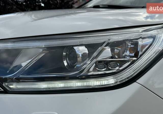 Хонда СРВ 2016 в Бершаде на Automoto.ua Белый Хонда СРВ, объемом двигателя 1.6 л и пробегом 136 тыс. км за 21950 $, фото 13 на Automoto.ua