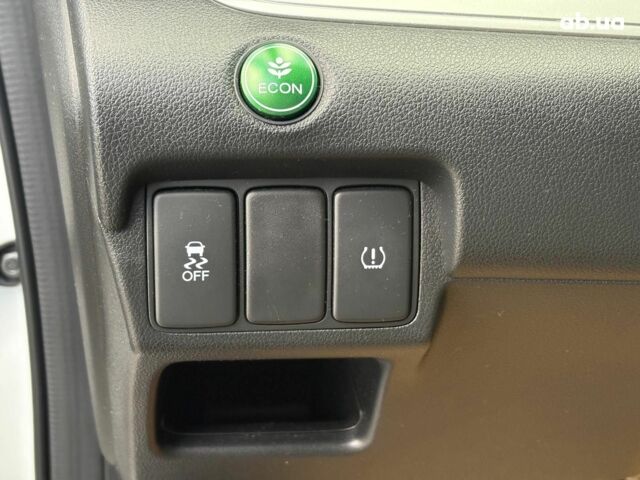 Белый Хонда СРВ, объемом двигателя 2.4 л и пробегом 184 тыс. км за 15690 $, фото 17 на Automoto.ua