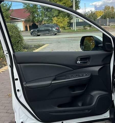 Хонда СРВ 2016 в Бершаде на Automoto.ua Белый Хонда СРВ, объемом двигателя 1.6 л и пробегом 136 тыс. км за 21950 $, фото 31 на Automoto.ua