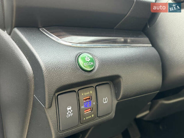 Білий Хонда СРВ, об'ємом двигуна 2.4 л та пробігом 175 тис. км за 14999 $, фото 12 на Automoto.ua