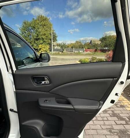 Хонда СРВ 2016 в Бершаде на Automoto.ua Белый Хонда СРВ, объемом двигателя 1.6 л и пробегом 136 тыс. км за 21950 $, фото 38 на Automoto.ua