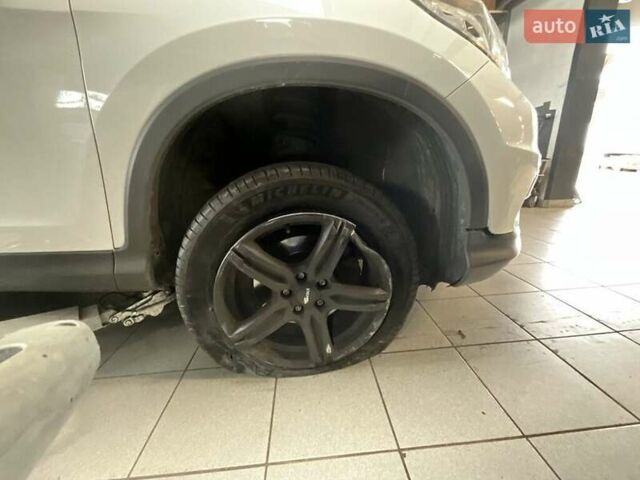 Белый Хонда СРВ, объемом двигателя 1.6 л и пробегом 265 тыс. км за 16000 $, фото 8 на Automoto.ua