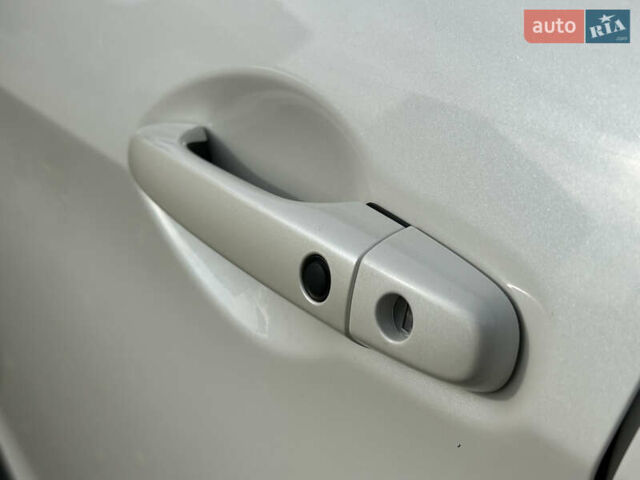 Білий Хонда СРВ, об'ємом двигуна 2.4 л та пробігом 175 тис. км за 14999 $, фото 8 на Automoto.ua