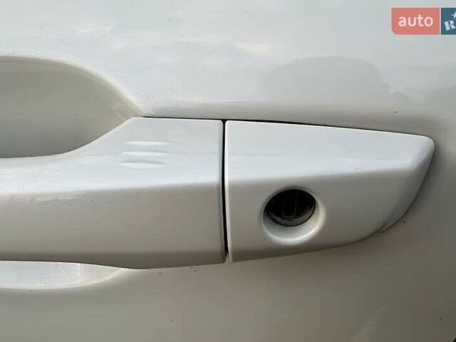 Белый Хонда СРВ, объемом двигателя 1.5 л и пробегом 101 тыс. км за 18300 $, фото 8 на Automoto.ua