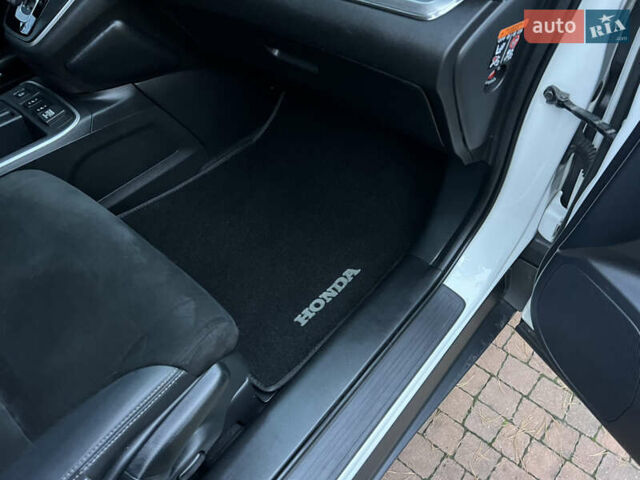 Белый Хонда СРВ, объемом двигателя 1.6 л и пробегом 151 тыс. км за 19850 $, фото 89 на Automoto.ua