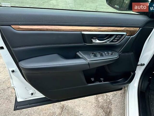 Белый Хонда СРВ, объемом двигателя 1.5 л и пробегом 101 тыс. км за 18300 $, фото 12 на Automoto.ua