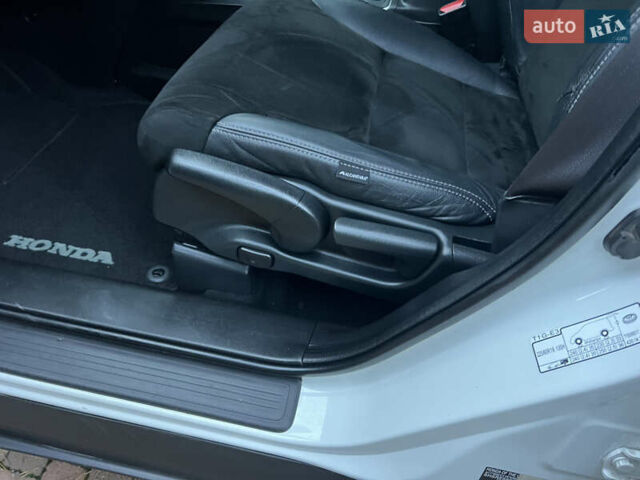 Белый Хонда СРВ, объемом двигателя 1.6 л и пробегом 151 тыс. км за 19850 $, фото 68 на Automoto.ua