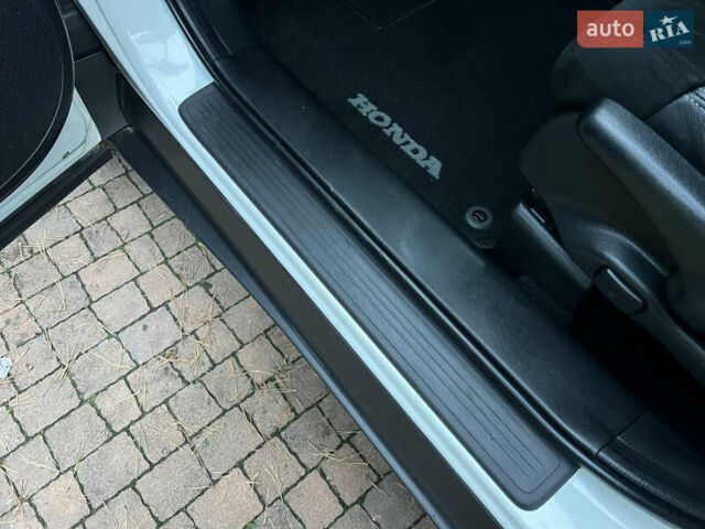 Белый Хонда СРВ, объемом двигателя 1.6 л и пробегом 151 тыс. км за 19850 $, фото 67 на Automoto.ua