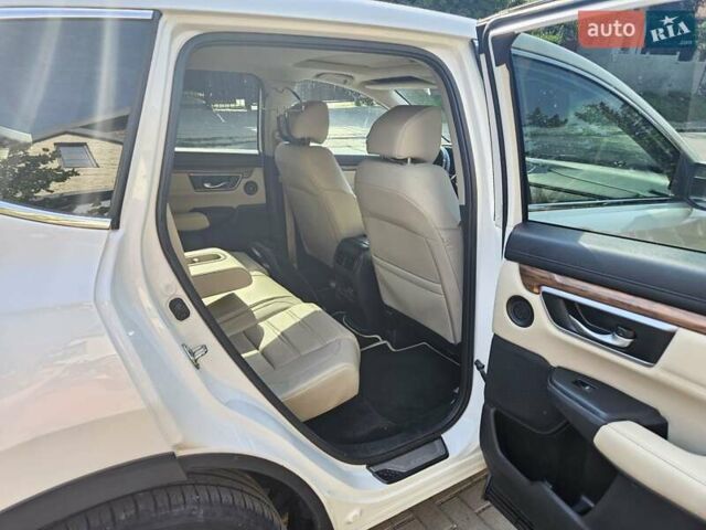 Белый Хонда СРВ, объемом двигателя 1.5 л и пробегом 192 тыс. км за 21000 $, фото 4 на Automoto.ua