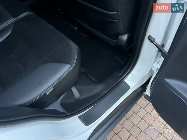 Белый Хонда СРВ, объемом двигателя 1.6 л и пробегом 151 тыс. км за 19850 $, фото 79 на Automoto.ua