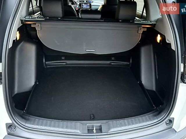 Белый Хонда СРВ, объемом двигателя 1.5 л и пробегом 101 тыс. км за 18300 $, фото 31 на Automoto.ua